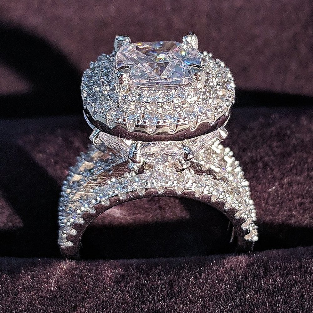 NEW SILVER ROUND DIAMOND HALO ENGAGEMENT RING - Picture 5 of 6